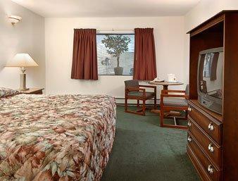 Zellar'S Village Inn Newberry Esterno foto