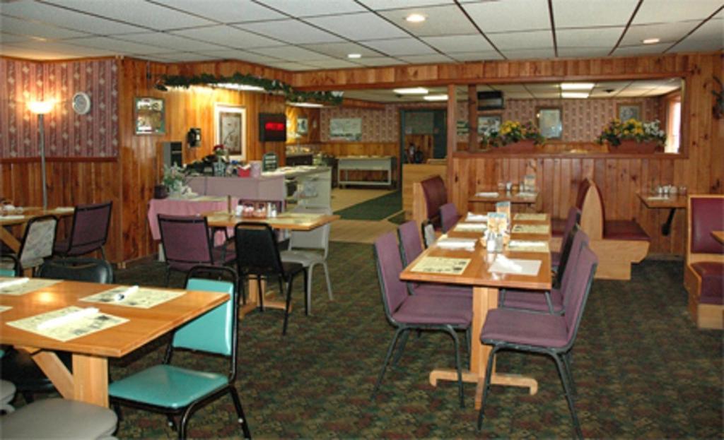 Zellar'S Village Inn Newberry Esterno foto